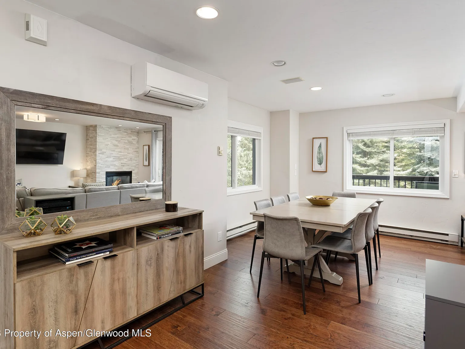 4 bed, 4.5 bath, 1939 sqft, $50,000 — Photo 4