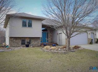 3136 W Auburn Hills Ct, Sioux Falls, SD 57108