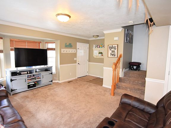 3rd image of 878 Capital Ave