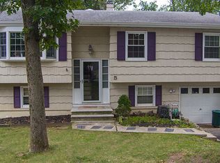 5 Normandy Cir, Hopatcong, NJ 07843