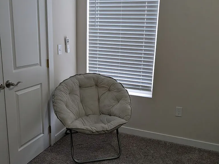 950 S Hebron Ave — Photo 2
