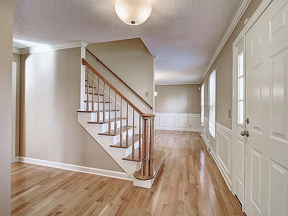 3rd image of 3426 Berkshire Cir