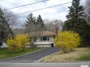 21 Fuoco St, Bellport, NY 11713