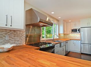 9976 NE Lafayette Ave, Bainbridge Island, WA 98110