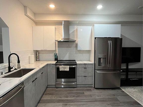 2nd image of 1414 E Cherry St #D