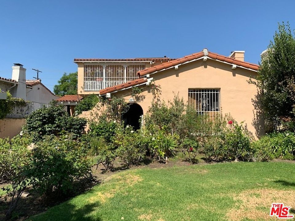 2nd image of 341 N Poinsettia Pl