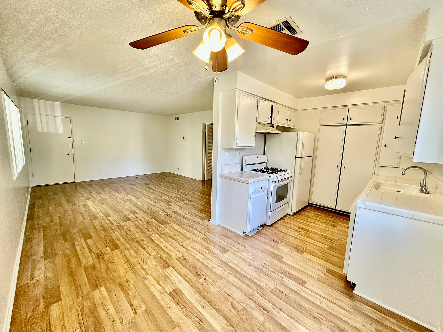 2 bed, $2,800 — Photo 2