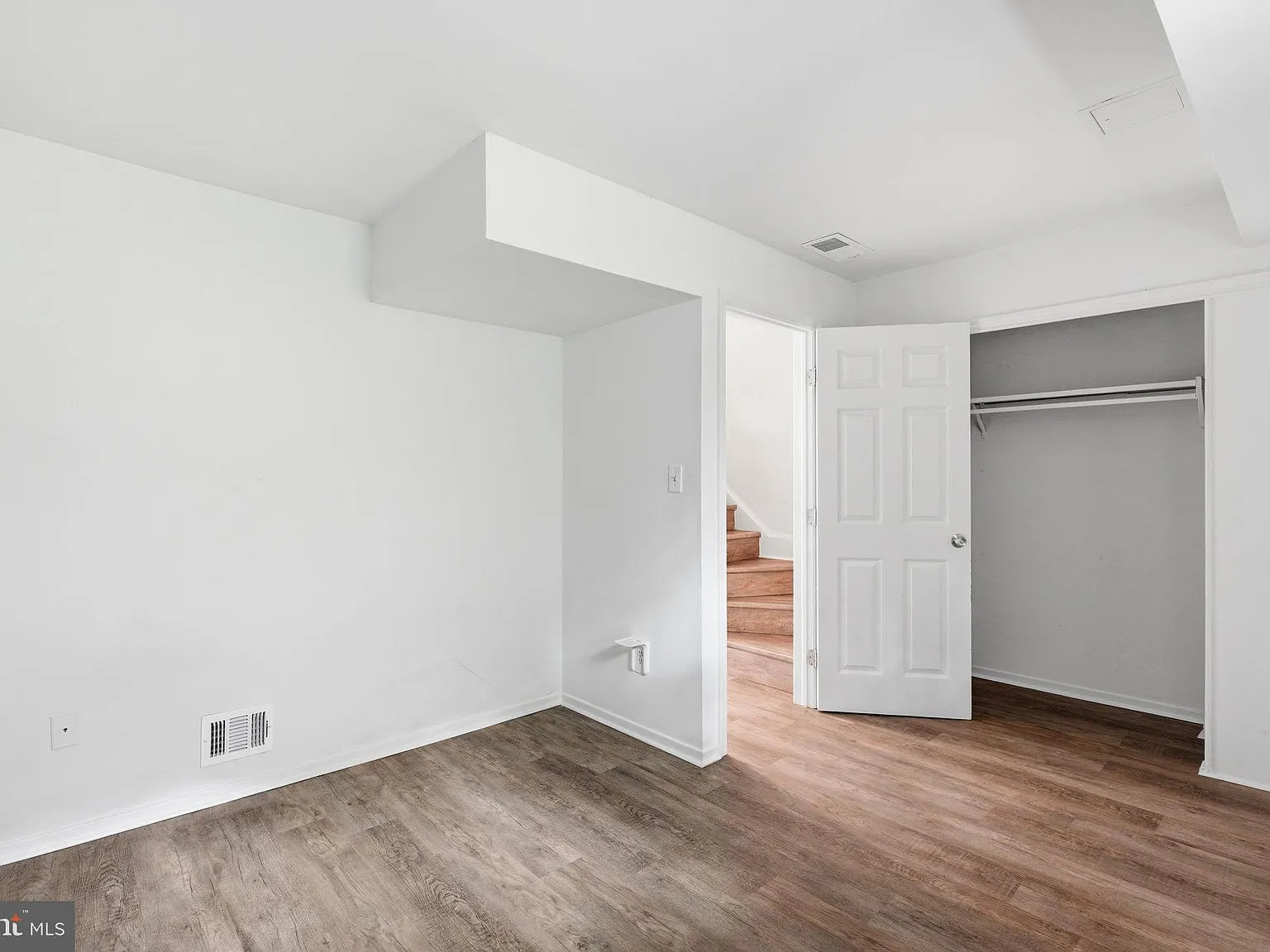3 bed, 2.5 bath, 1369 sqft, $3,200 — Photo 3