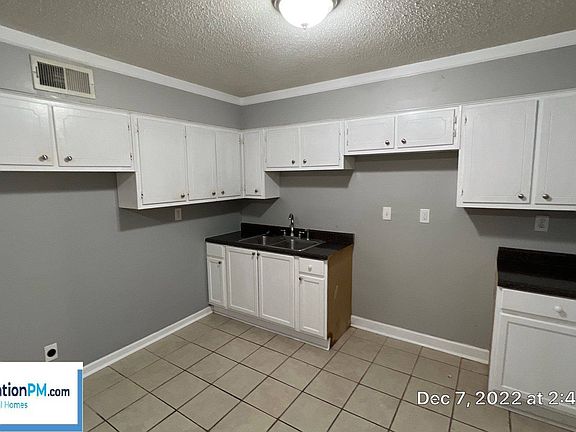 5th image of 794 Cavalier Dr