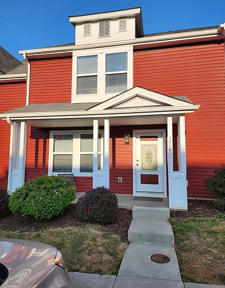 1210 Poets Ct — Photo 1