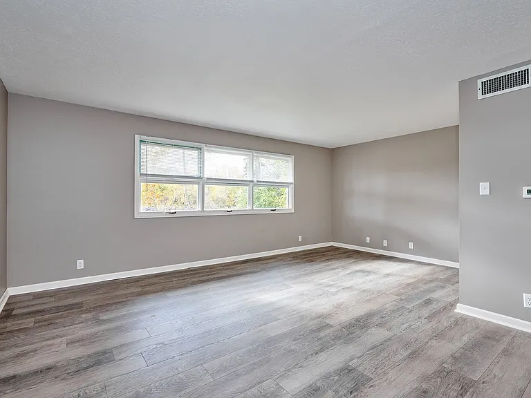 Rivershore Apartments — Photo 11