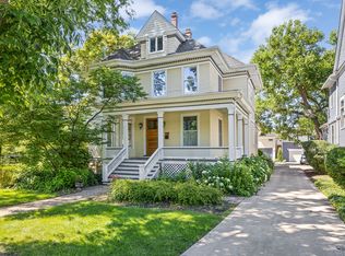 350 N Delaplaine Rd, Riverside, IL 60546