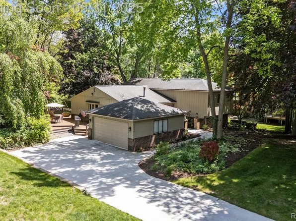 3830 Elder Rd S, West Bloomfield, MI 48324