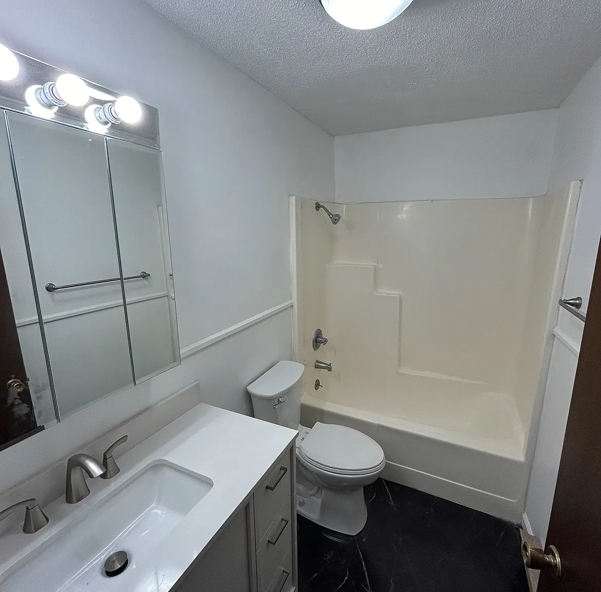1004 South College Street - 3 — Photo 4