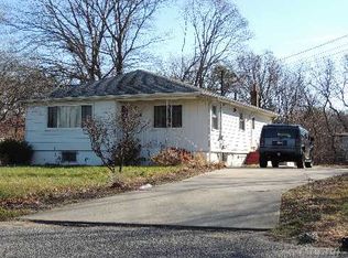 12 Palm St, Central Islip, NY 11722