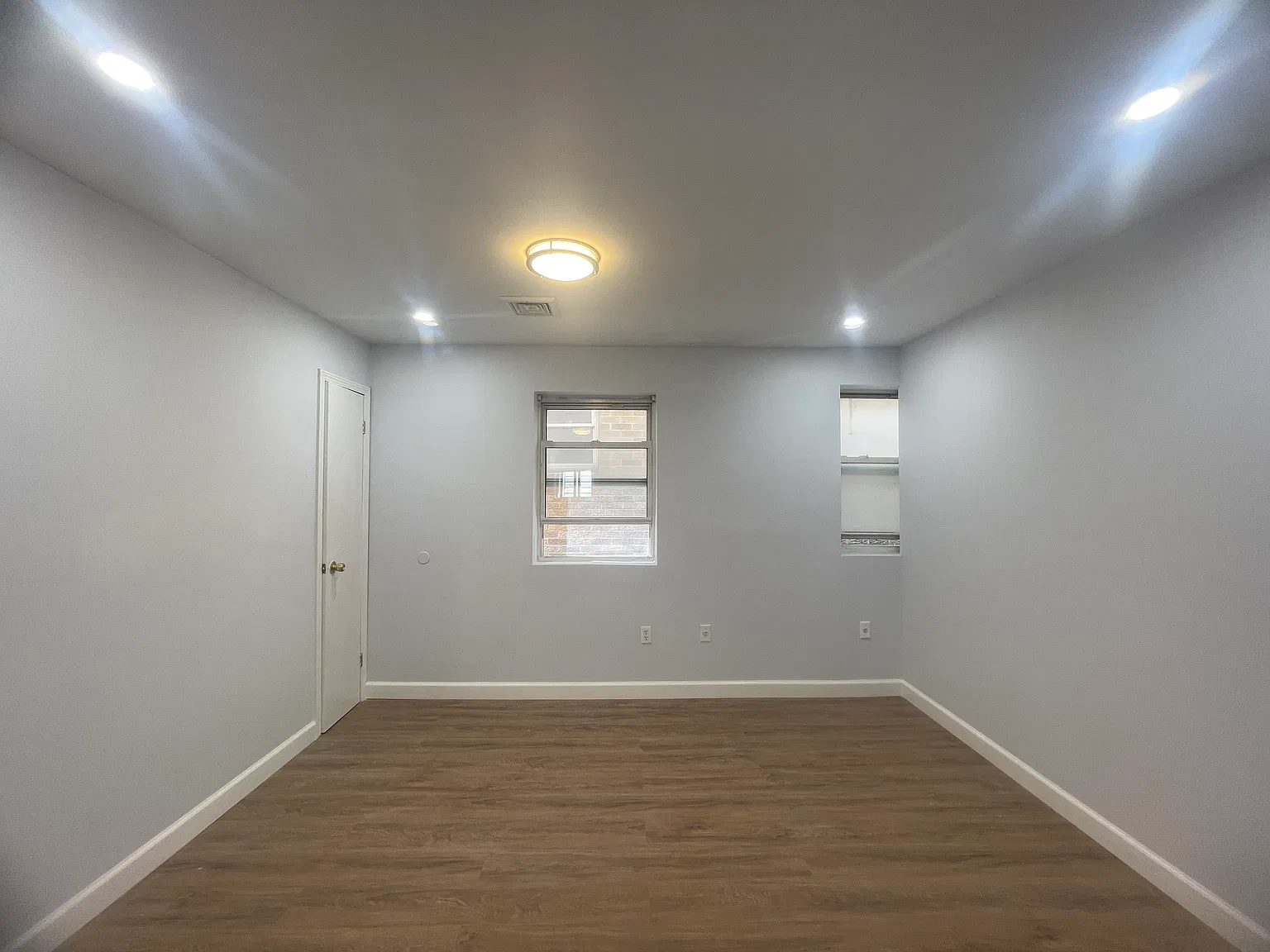 3 bed, 1100 sqft, $3,200 — Photo 3