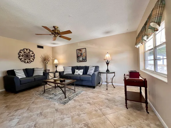 156 Bedford F, West Palm Beach, FL 33417