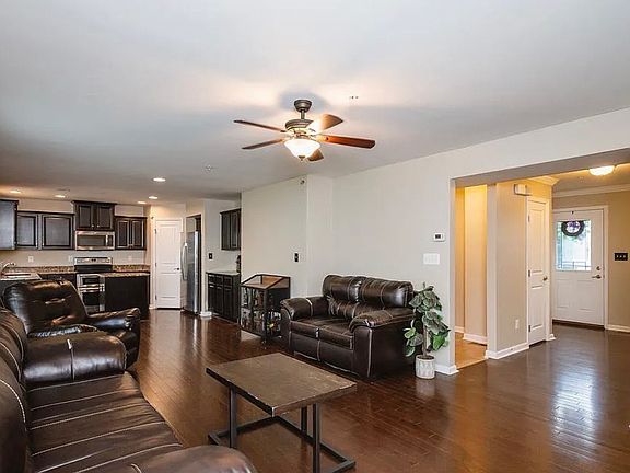 3rd image of 2215 Argonne Dr