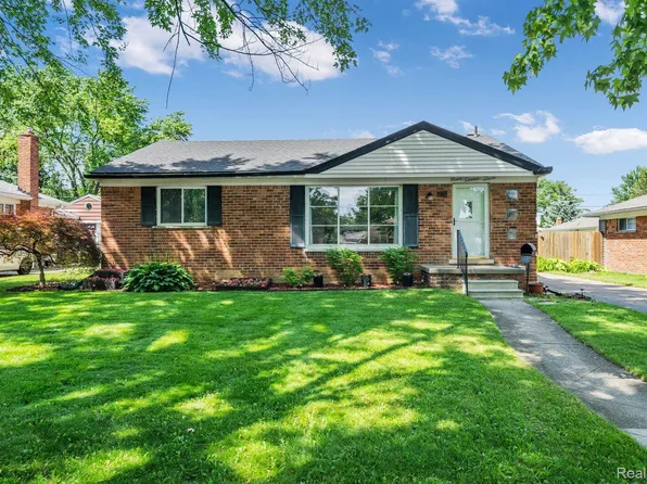 972 N Esplanade St, Mount Clemens, MI 48043