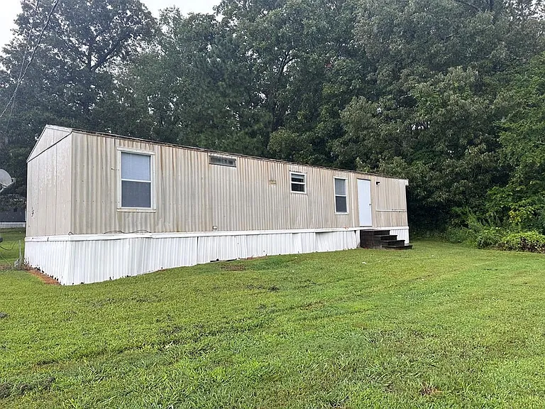 1099 Norton Bridge Rd — Photo 2