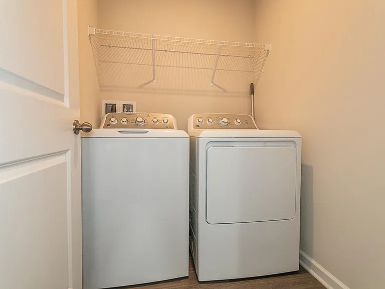 472 Roberta Dr — Photo 30
