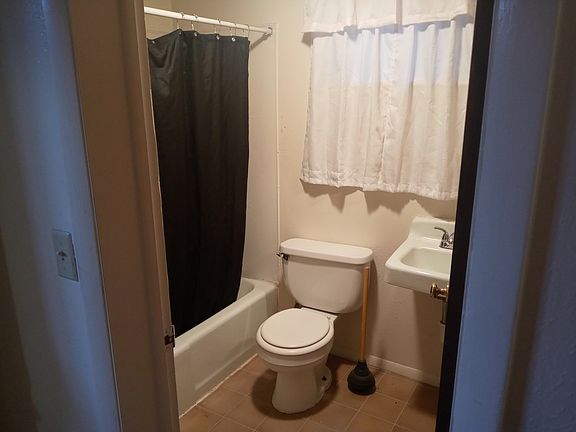 5th image of 340 S Wagon Wheel Dr #4