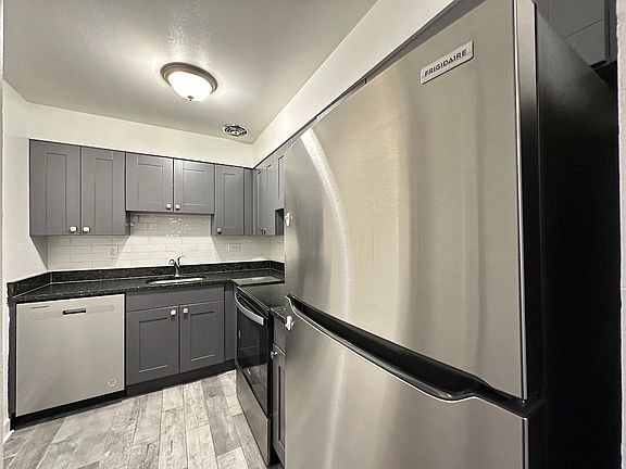 3rd image of 3824 N Pine Grove Ave #L00m