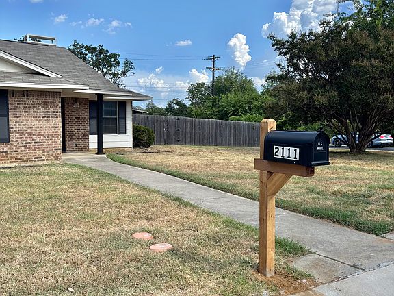 2nd image of 2111 Wisteria St