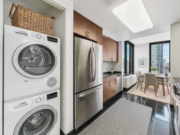 420 East 61st Street 16F image 3 of 9