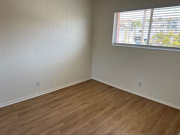 5th image of 134 8th St APT D