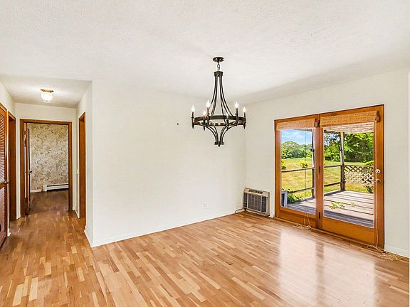 3rd image of 3865 E Empire Ave
