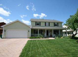 318 Mainsail Dr, Grayslake, IL 60030