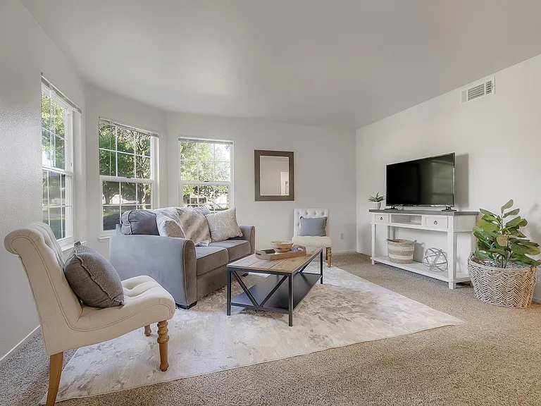Oak Meadow Apartments — Photo 7