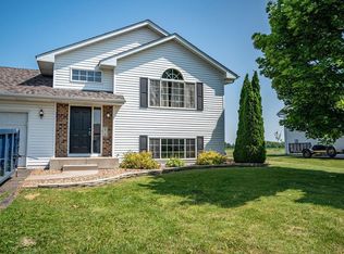478 W Overlook Dr, Ellsworth, WI 54011