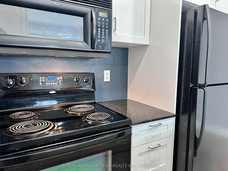 44 Bond St W #607 — Photo 12