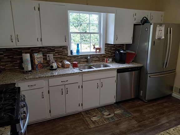 3rd image of 579 Rivercrest Dr
