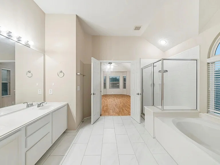 11814 Berkway Trl — Photo 16