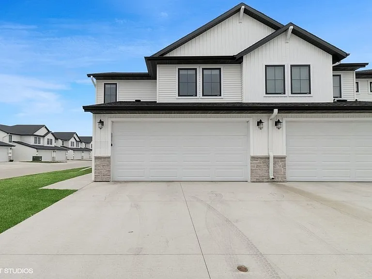 Edgeland Waukee — Photo 24