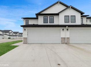 284 NW Caspian Ct, Waukee, IA 50263