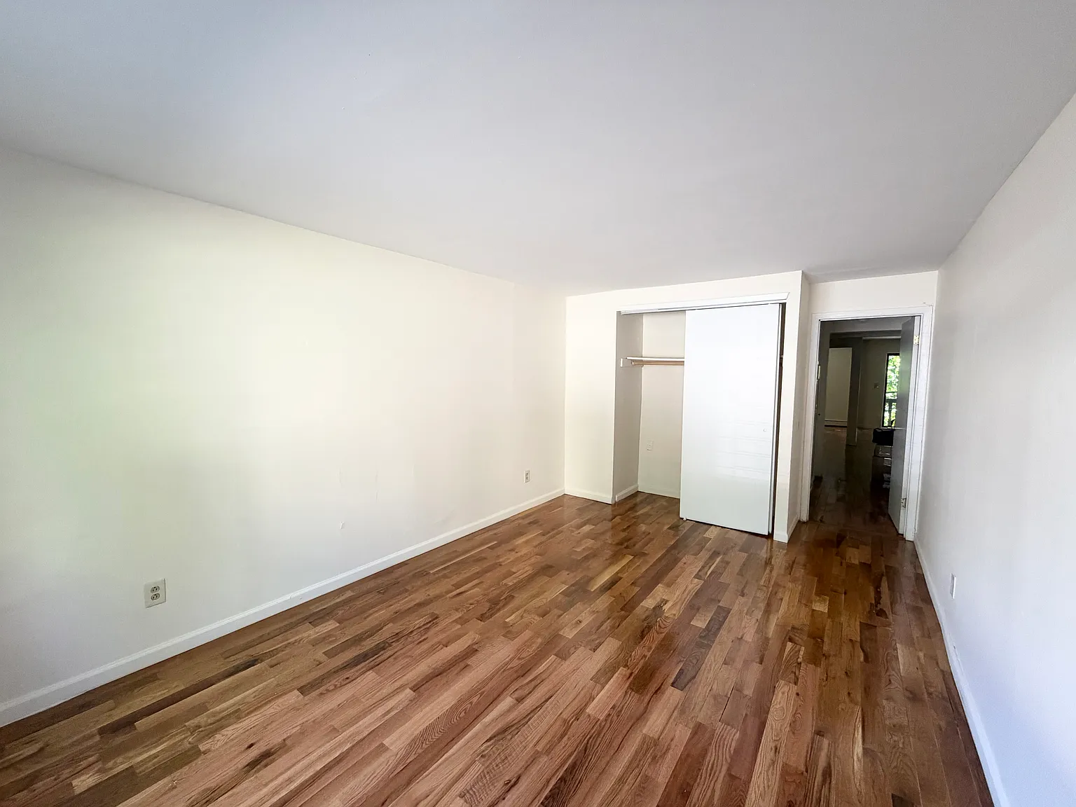 2 bed, 900 sqft, $2,600 — Photo 3