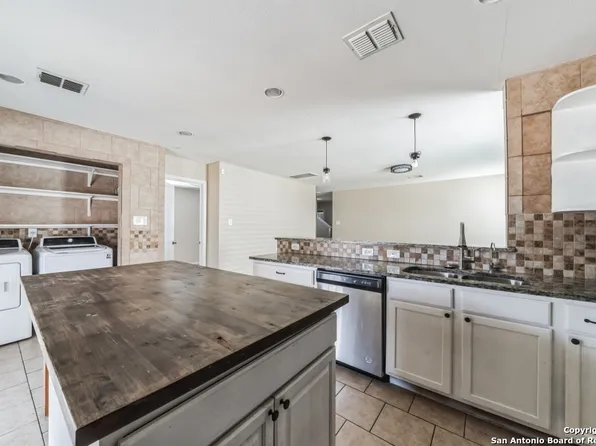 6826 FREEDOM RDG, San Antonio, TX 78242