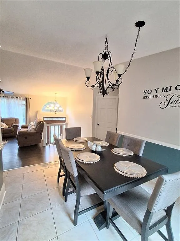 4 bed, 3.0 bath, 1736 sqft, $2,300 — Photo 2
