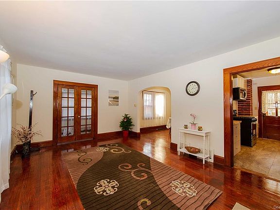 3rd image of 80 Watkins Ave