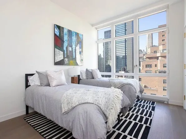 305 East 51st Street image 4 of 7