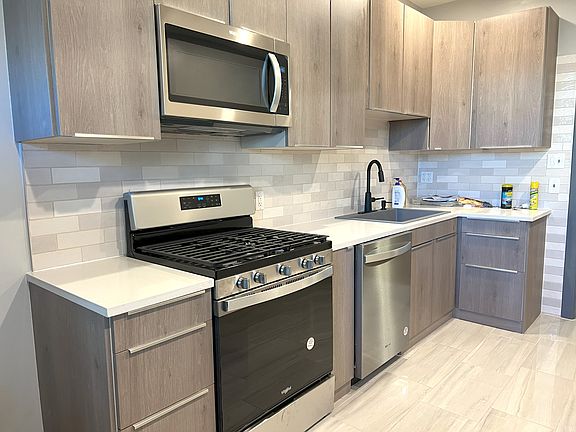 2nd image of 6164 N Winthrop Ave APT 2