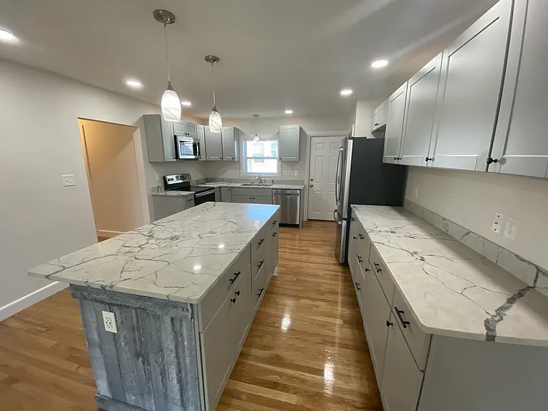 137 Main St — Photo 10