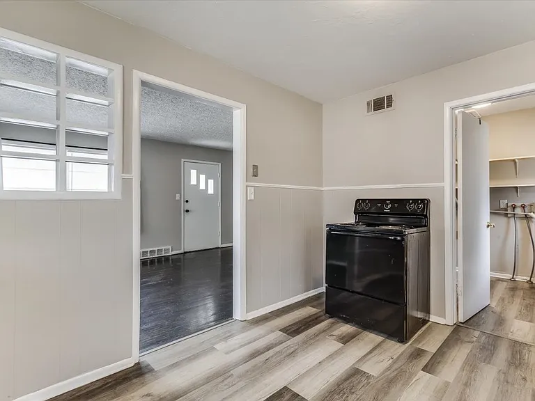 4551 S Walnut Ave — Photo 22