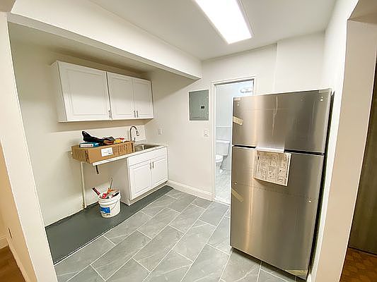 4th image of 300 E 104th St #2F