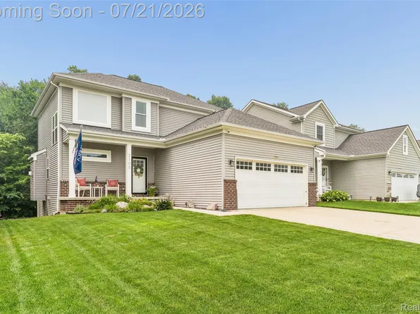 2105 Middle Ridge Dr, Holly, MI 48442