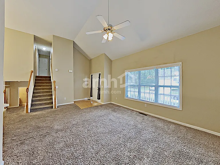 5759 Newnan Cir — Photo 10